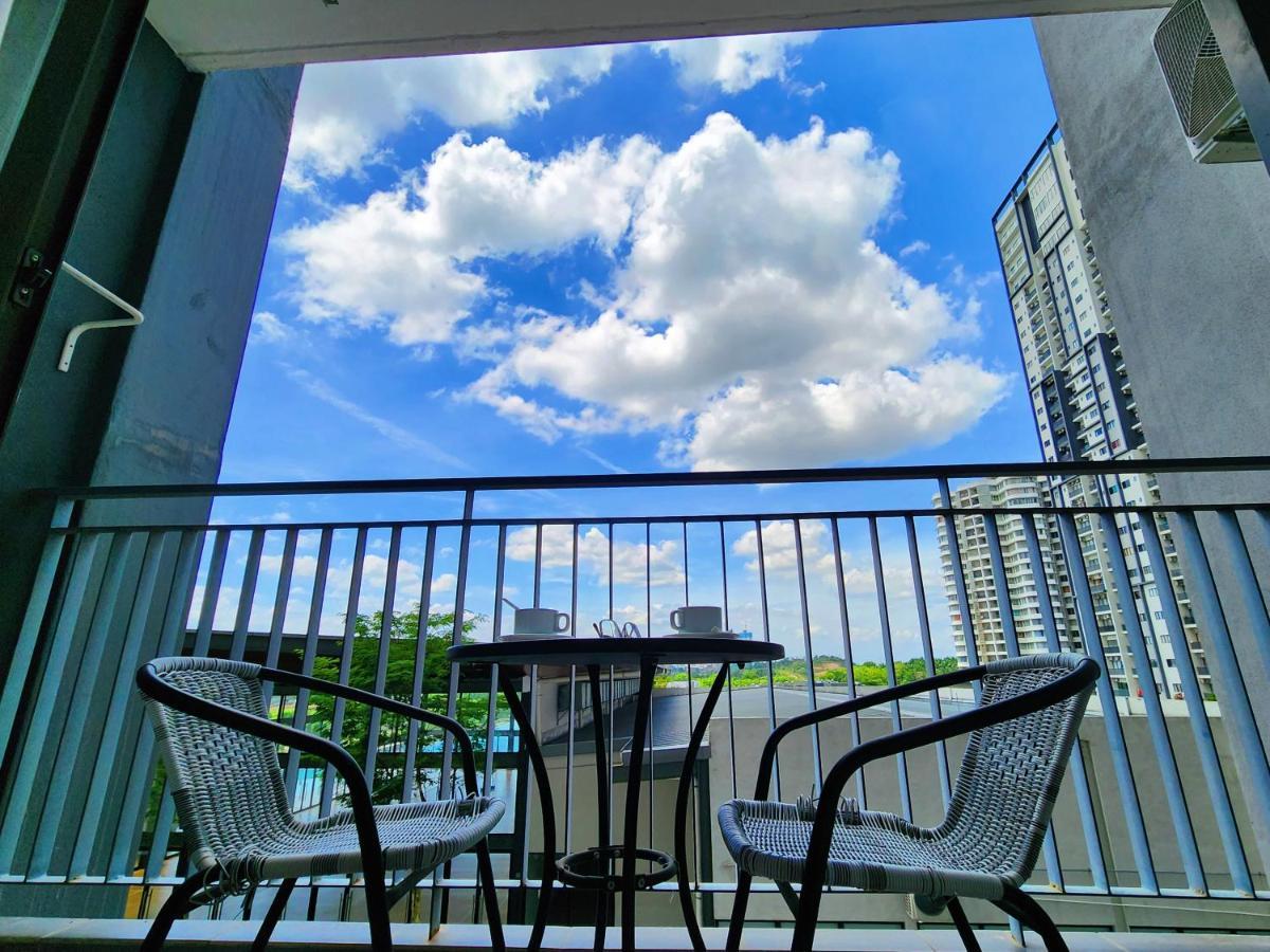 Klia Lili Residensi 5 Plus 2 Pax With Splendid Pool Нилай Экстерьер фото